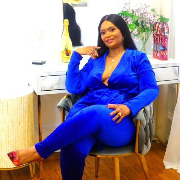 Hello. I L❤VE Everything Fashion 🛍👠👛👡🛍 Stop By And Check Out My Closet 😉 - Picture 1 of 1